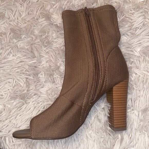 Forever 21 Green Heels - Picture 5 of 7